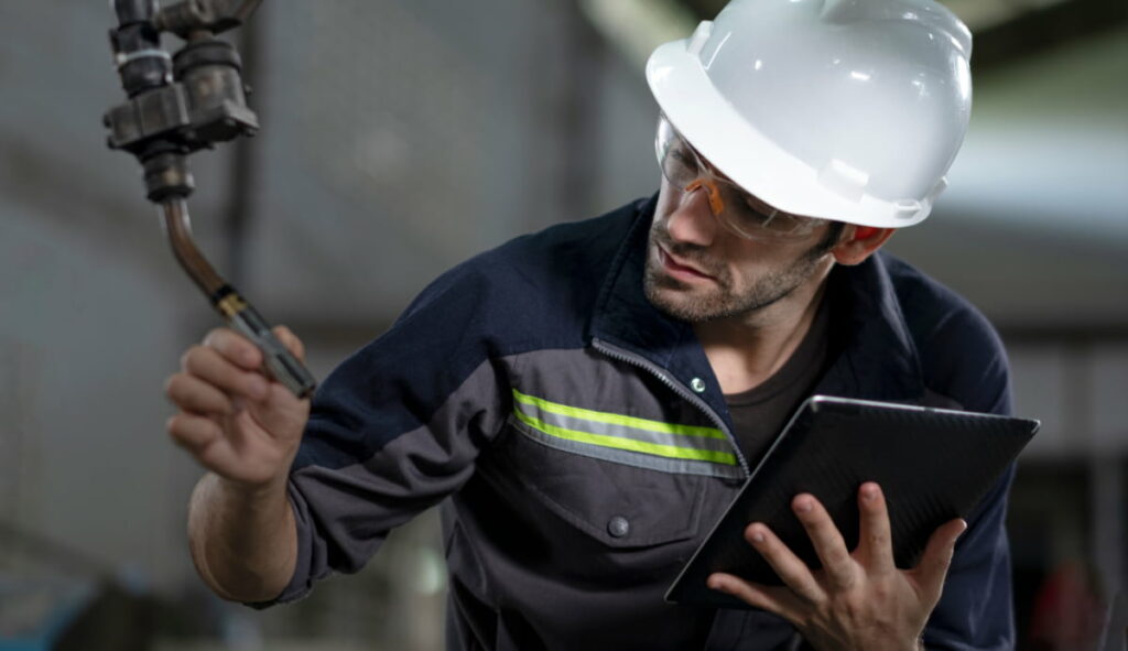 anlagenbau wartung mit digitalen geräten